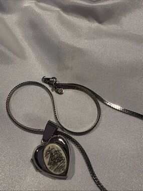 Vintage Paul Harris Design Chain w/faux Scrimshaw Heart Locket set
